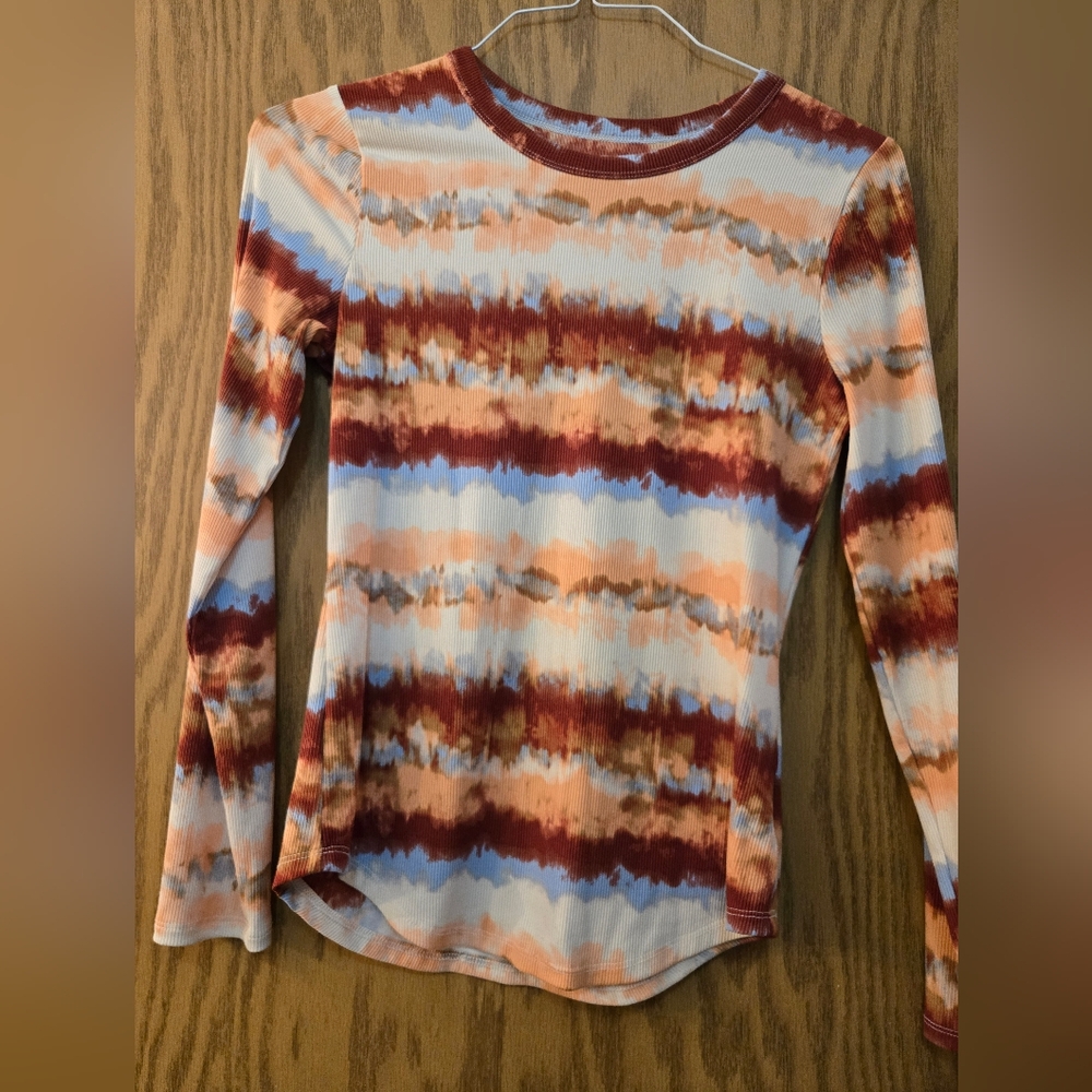 Pretty ladies, white, blue and rust, long sleeve blouse. Size medium.